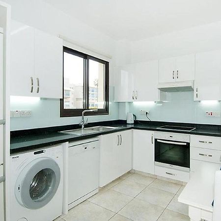 Beautiful 2-Bedroom Apartment - Great Location Пафос Екстер'єр фото